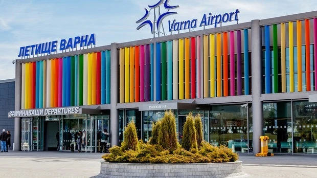Летище Варна — цветна фасада на терминала